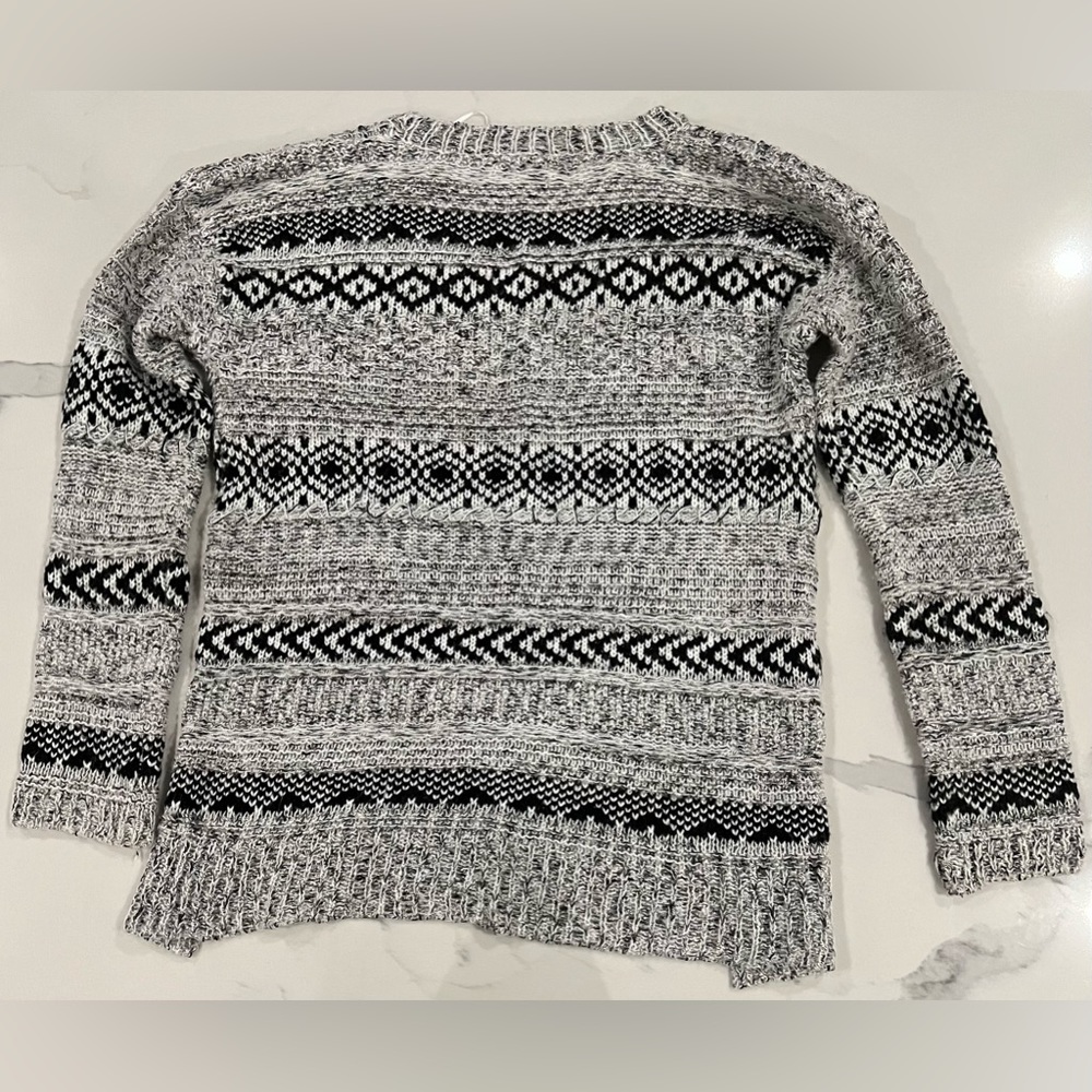 NWOT Romeo and Juliet Couture Black and Gray Southwest Print Sweater Size Large - Picture 3 of 5